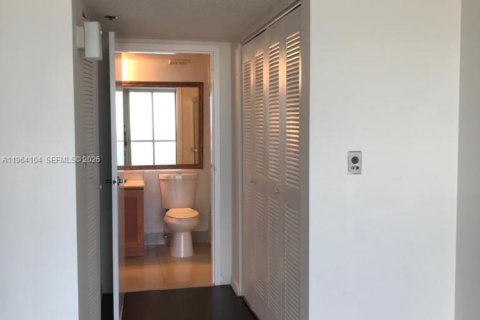 Apartamento en alquiler en North Bay Village, Florida, 2 dormitorios, 95.69 m2 № 2029618 - foto 19