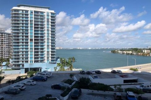 Apartamento en North Bay Village, Florida 2 dormitorios, 95.69 m2 № 2029618