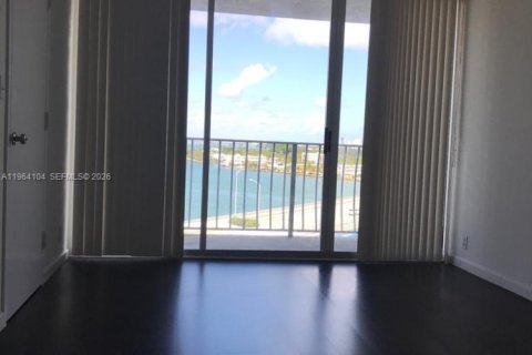 Apartamento en alquiler en North Bay Village, Florida, 2 dormitorios, 95.69 m2 № 2029618 - foto 16