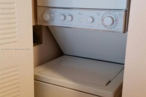 Apartamento en alquiler en North Bay Village, Florida, 2 dormitorios, 95.69 m2 № 2029618 - foto 7