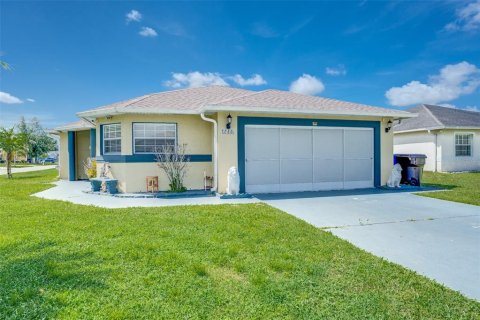 House in Kissimmee, Florida 3 bedrooms, 139.54 sq.m. № 2302780