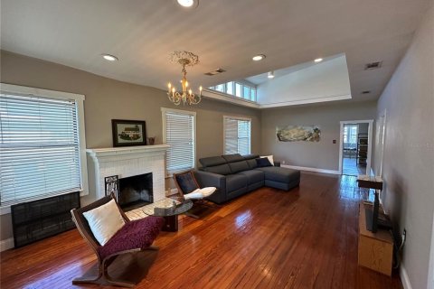 House in Tampa, Florida 2 bedrooms, 111.11 sq.m. № 2334194 - photo 8