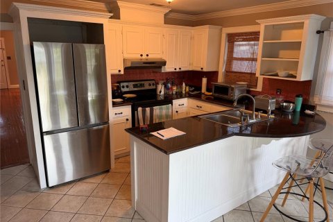 House in Tampa, Florida 2 bedrooms, 111.11 sq.m. № 2334194 - photo 14