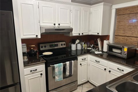 House in Tampa, Florida 2 bedrooms, 111.11 sq.m. № 2334194 - photo 11