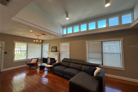 House in Tampa, Florida 2 bedrooms, 111.11 sq.m. № 2334194 - photo 6