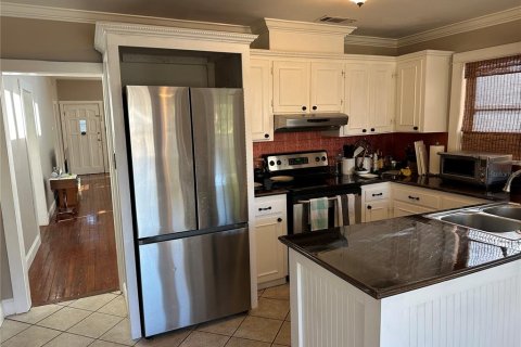 House in Tampa, Florida 2 bedrooms, 111.11 sq.m. № 2334194 - photo 12