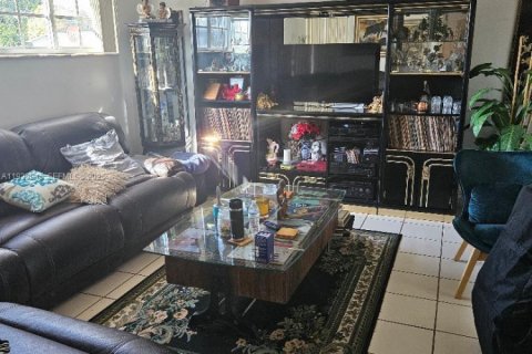 Casa en venta en Miami, Florida, 4 dormitorios, 167.5 m2 № 2035262 - foto 11