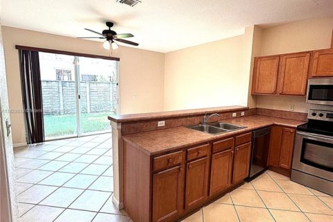 Adosado en alquiler en Homestead, Florida, 2 dormitorios, 122.07 m2 № 1799028 - foto 5
