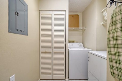 Condo in Sarasota, Florida, 2 bedrooms № 2116759 - photo 30