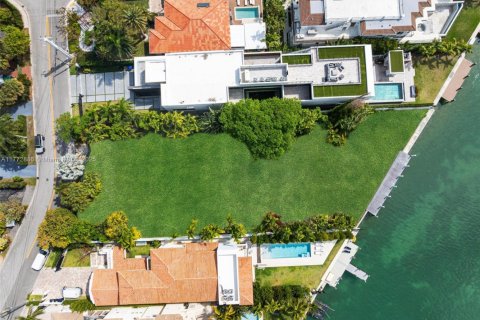 Terreno en venta en Surfside, Florida № 1981854 - foto 2