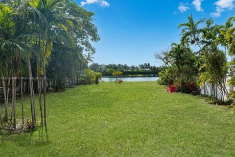 Terreno en venta en Surfside, Florida № 1981854 - foto 13