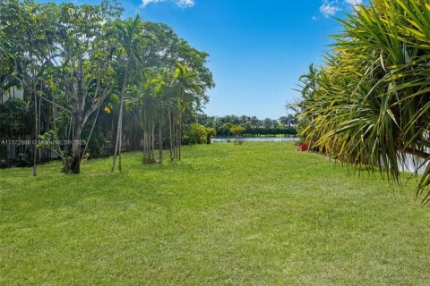 Terreno en venta en Surfside, Florida № 1981854 - foto 4