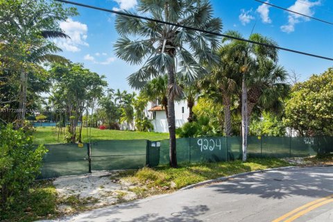 Terreno en venta en Surfside, Florida № 1981854 - foto 14