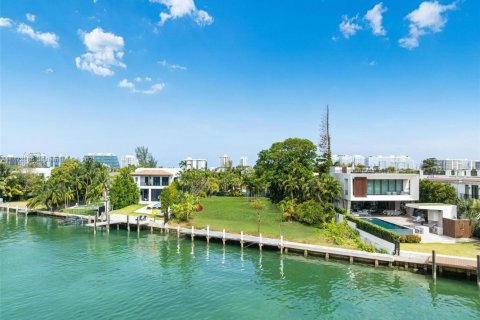 Terreno en venta en Surfside, Florida № 1981854 - foto 11