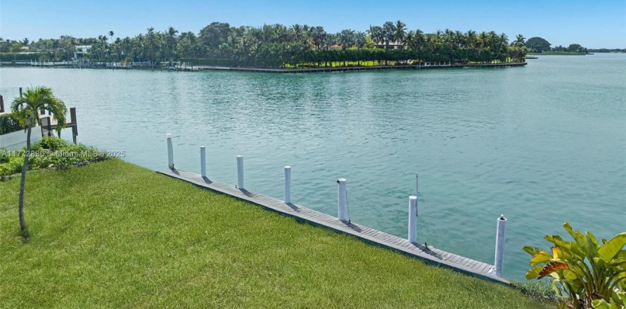 Terreno en Surfside, Florida № 1981854