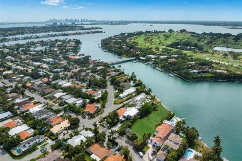Terreno en venta en Surfside, Florida № 1981854 - foto 7