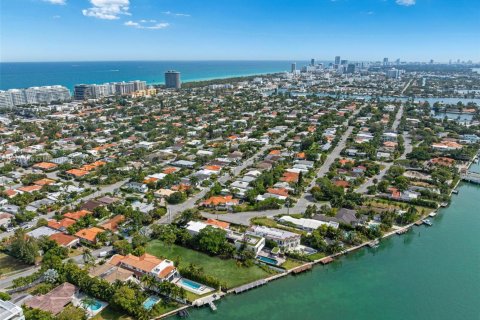 Terreno en venta en Surfside, Florida № 1981854 - foto 10