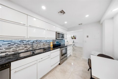 Condominio en venta en Hollywood, Florida, 1 dormitorio, 81.2 m2 № 2012202 - foto 14