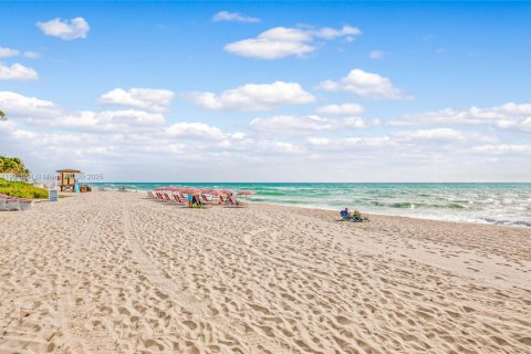 Condominio en venta en Hollywood, Florida, 1 dormitorio, 81.2 m2 № 2012202 - foto 29