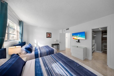 Condominio en venta en Hollywood, Florida, 1 dormitorio, 81.2 m2 № 2012202 - foto 17