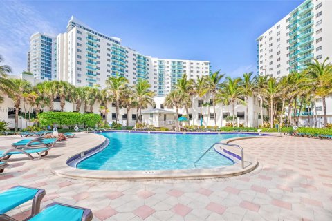 Condominio en venta en Hollywood, Florida, 1 dormitorio, 81.2 m2 № 2012202 - foto 28