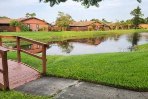 House in North Fort Myers, Florida 2 bedrooms, 94.76 sq.m. № 2310095