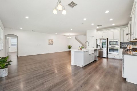 House in Lutz, Florida 5 bedrooms, 310.01 sq.m. № 2155927 - photo 12