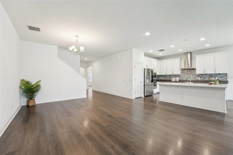 House in Lutz, Florida 5 bedrooms, 310.01 sq.m. № 2155927 - photo 5