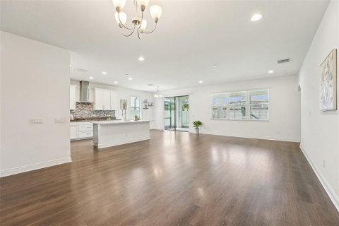House in Lutz, Florida 5 bedrooms, 310.01 sq.m. № 2155927 - photo 6
