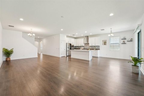 House in Lutz, Florida 5 bedrooms, 310.01 sq.m. № 2155927 - photo 9