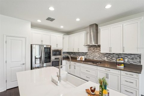 House in Lutz, Florida 5 bedrooms, 310.01 sq.m. № 2155927 - photo 15