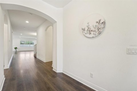 House in Lutz, Florida 5 bedrooms, 310.01 sq.m. № 2155927 - photo 3