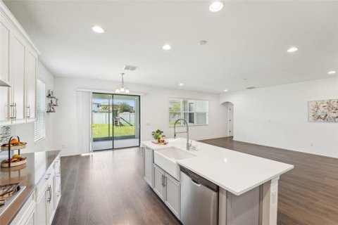 House in Lutz, Florida 5 bedrooms, 310.01 sq.m. № 2155927 - photo 18