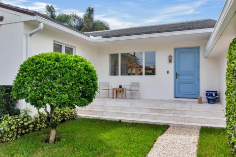 Villa ou maison à louer à West Palm Beach, Floride: 5 chambres, 316.24 m2 № 2389564 - photo 4