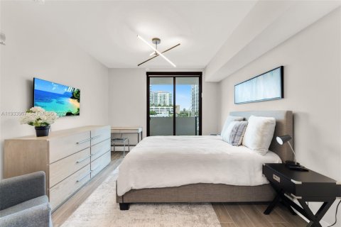 Condominio en venta en Fort Lauderdale, Florida, 3 dormitorios, 220.46 m2 № 1992298 - foto 25