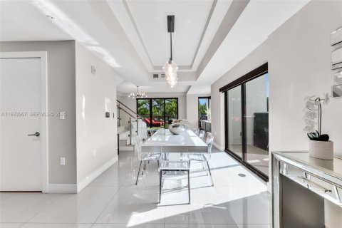 Condominio en venta en Fort Lauderdale, Florida, 3 dormitorios, 220.46 m2 № 1992298 - foto 14