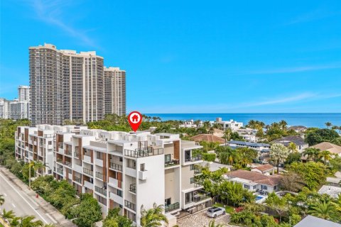 Condominio en venta en Fort Lauderdale, Florida, 3 dormitorios, 220.46 m2 № 1992298 - foto 2