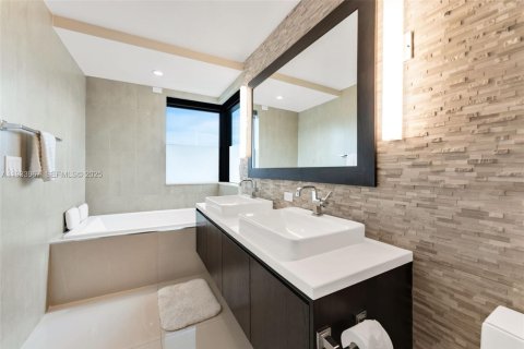 Condominio en venta en Fort Lauderdale, Florida, 3 dormitorios, 220.46 m2 № 1992298 - foto 23