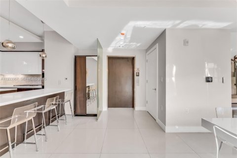 Condominio en venta en Fort Lauderdale, Florida, 3 dormitorios, 220.46 m2 № 1992298 - foto 13