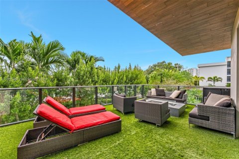 Condominio en venta en Fort Lauderdale, Florida, 3 dormitorios, 220.46 m2 № 1992298 - foto 8