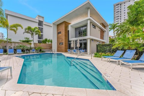 Condominio en venta en Fort Lauderdale, Florida, 3 dormitorios, 220.46 m2 № 1992298 - foto 29