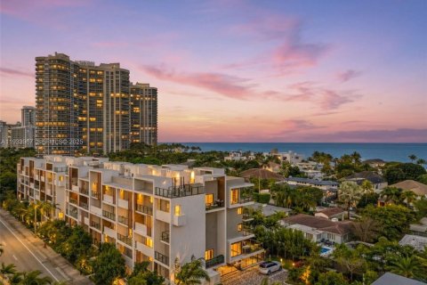 Condominio en venta en Fort Lauderdale, Florida, 3 dormitorios, 220.46 m2 № 1992298 - foto 1