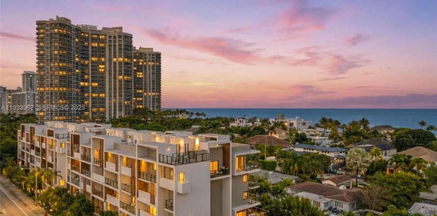 Condominio en Fort Lauderdale, Florida, 3 dormitorios  № 1992298