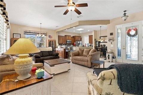House in Poinciana, Florida 2 bedrooms, 155.43 sq.m. № 2396259 - photo 3