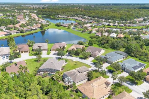 House in Poinciana, Florida 2 bedrooms, 155.43 sq.m. № 2396259 - photo 23