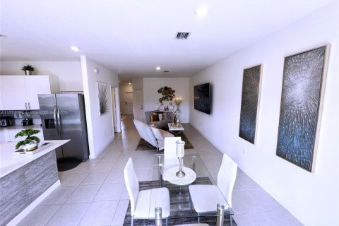 Touwnhouse à vendre à Lauderhill, Floride: 3 chambres, 151.99 m2 № 1714849 - photo 4