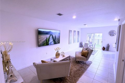 Touwnhouse à vendre à Lauderhill, Floride: 3 chambres, 151.99 m2 № 1714849 - photo 3