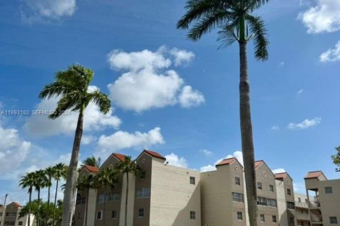 Condominio en Hialeah, Florida, 3 dormitorios № 2055342