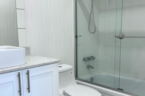 Condominio en alquiler en Lauderdale Lakes, Florida, 2 dormitorios, 87.7 m2 № 2014725 - foto 18