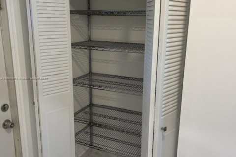 Condominio en alquiler en Lauderdale Lakes, Florida, 2 dormitorios, 87.7 m2 № 2014725 - foto 13